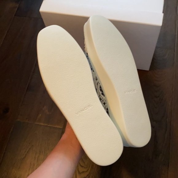 NIB ~ VINCE SAXON 2 BLUE SNAKE SLIP ON SNEAKER sz 9.5 - Picture 13 of 13